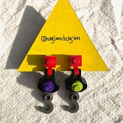 lego 樂高 組裝 拆 女子漢 紅 黑 吊環 工作 車 童心 玩 精密 旋轉 多變 豐富 造型 耳環/吊車 第1張的照片