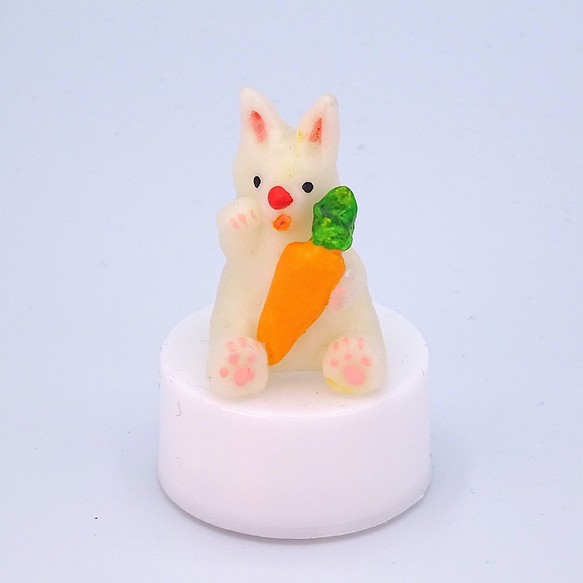 LEDキャンドルライト付き動物人形シリーズ「白ウサギ＆人参」 1枚目の画像