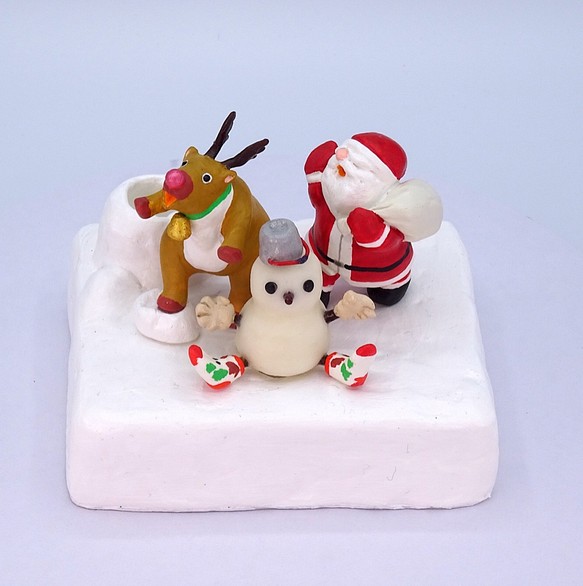 メリークリスマス　サンタとトナカイと雪だるまの粘土ペン立て② 1枚目の画像