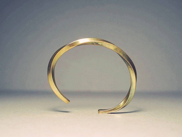 簡約扭轉 黃銅手環 Concise_ twist Brass cuff Bracelet 第1張的照片