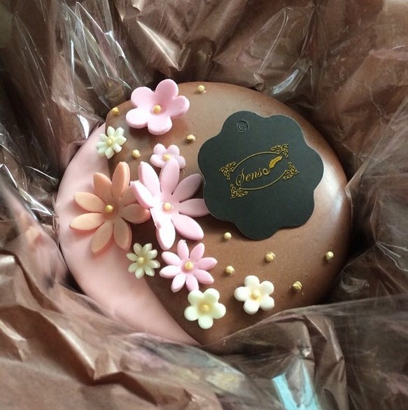 可以作為裝飾擺件，也可以自行切分「使用」的蛋糕－Senso蛋糕禮盒（花舞巧克力） 第1張的照片