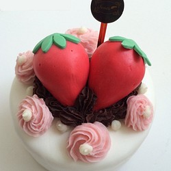 可以作為裝飾擺件，也可以自行切分「使用」的蛋糕－Senso蛋糕禮盒（草莓踏雪） 第1張的照片