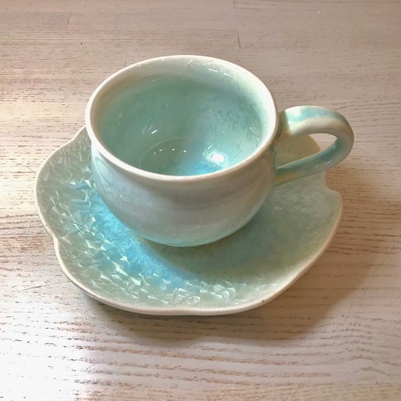 煌めき釉薬マグカップと雲のお皿セット(水色)中井町里都まちブランド 1枚目の画像