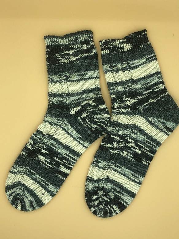 手編み靴下　Opal 毛糸パンダ使用 1枚目の画像