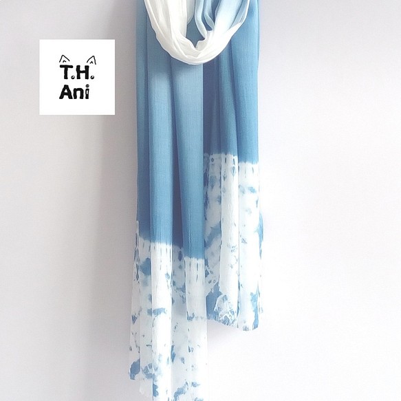 タニ手染めグラデーションユニークパターンシルクスカーフオリジナルナチュラルブルー染めシルクスカーフスカーフショールロマンチックで 1枚目の画像