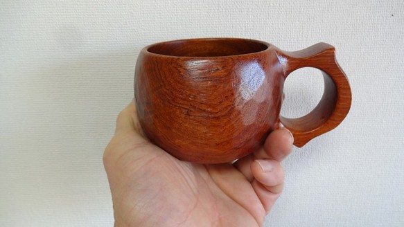 　花梨の一木彫りコーヒーカップ 1枚目の画像