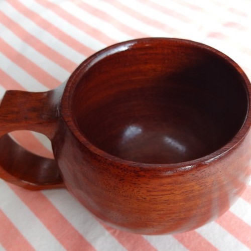 赤茶っぽい花梨の一木彫りコーヒーカップ グラス・カップ・酒器 良岳 