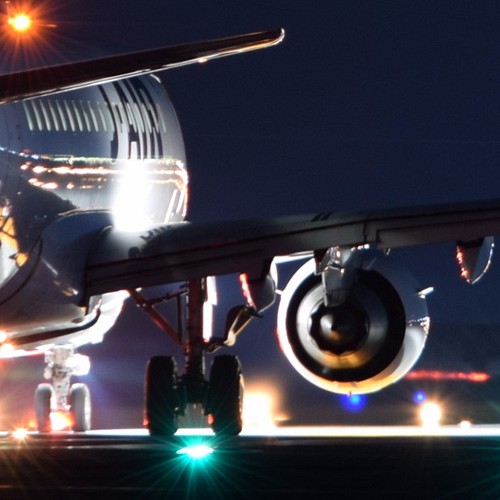 7u4 サイズ 空港での飛行機写真 夜景 オシャレなポスター2枚組 写真 グラフィック シュガー 通販 Creema クリーマ ハンドメイド 手作り クラフト作品の販売サイト