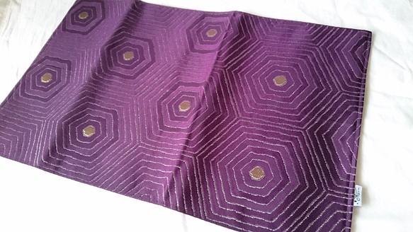 帯リメイク 敷き布
置き物用 紫色 金糸 銀糸 六角形 シルク 1枚目の画像