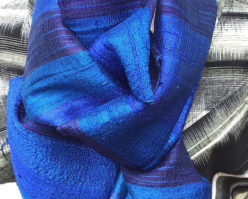 手紡ぎ手織りシルクのラオスカーフ ストール ギャラリー空間 通販
