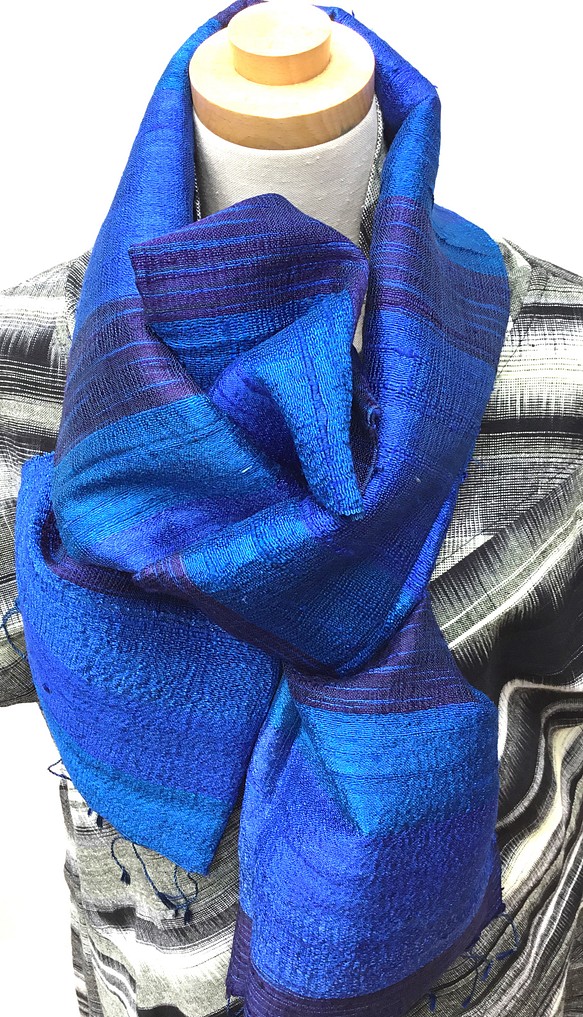 手紡ぎ手織りシルクのラオスカーフ 1枚目の画像