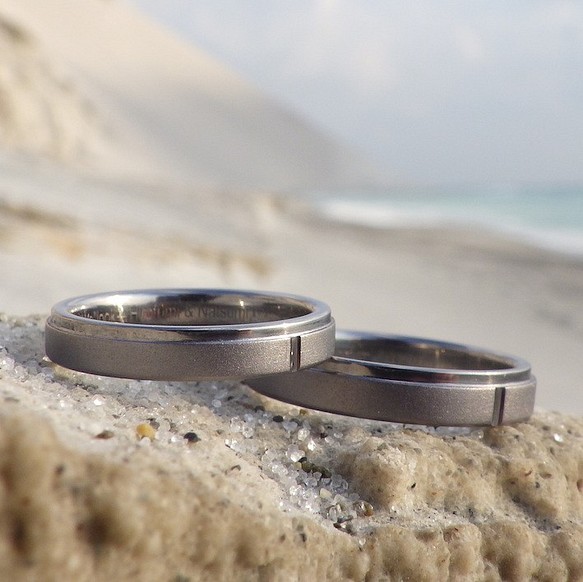 【金属アレルギーにならない結婚指輪】 カナダからご注文いただいてお作りしたタンタルの結婚指輪 1枚目の画像