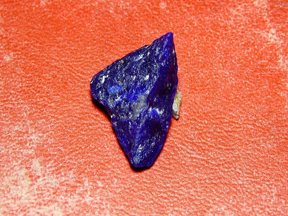 【ビルマ　モゴック産】　母岩付き　　ラピスラズリ原石　J506 1枚目の画像