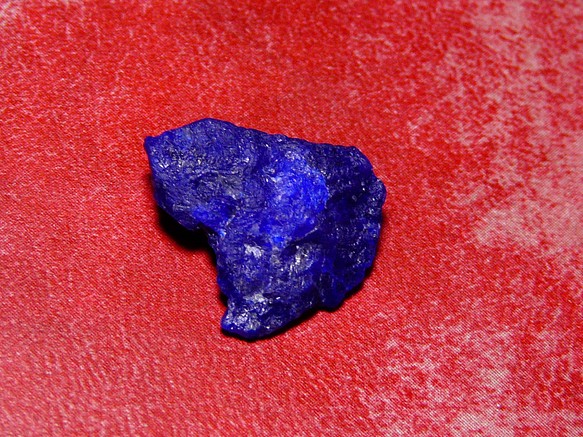 【ビルマ　モゴック産】　母岩付き　　ラピスラズリ原石　J507 1枚目の画像