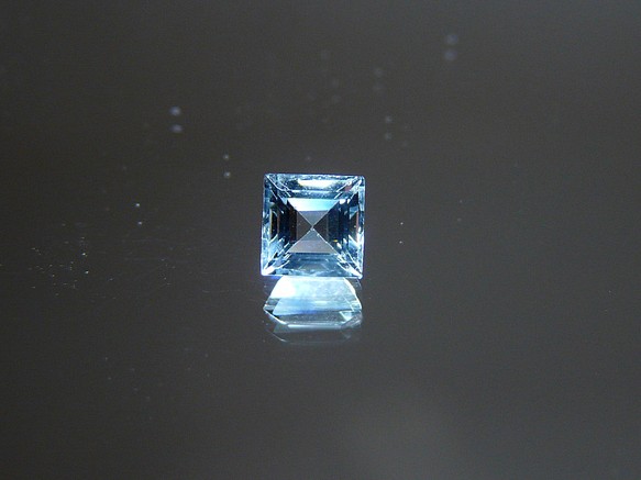 １２．アクアマリン ☆スクエア☆ ルース 4×4ミリ ０．３４ｃｔ 天然石