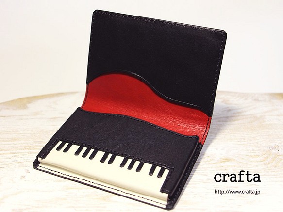 鋼琴名片盒（名片夾）黑色/紅色鞣革皮革 第1張的照片