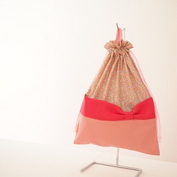 巾着袋（お着替え袋や体操着入れに）｜ピンク小花柄 1枚目の画像