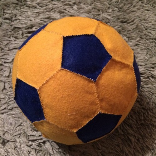 フェルトサッカーボール おもちゃ 人形 Yuko S Shop 通販 Creema クリーマ ハンドメイド 手作り クラフト作品の販売サイト