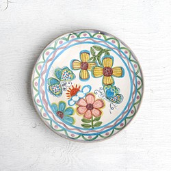 花と蝶絵の皿(青い蝶） 1枚目の画像