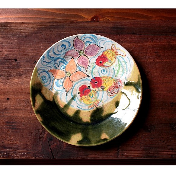 金魚の色絵皿（金継） 1枚目の画像