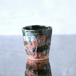 手工扭曲的紅色富士和折杯 第1張的照片