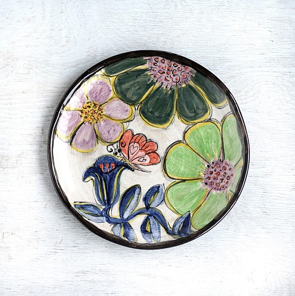 アウトレット絵皿・花と蝶（緑の花） 1枚目の画像