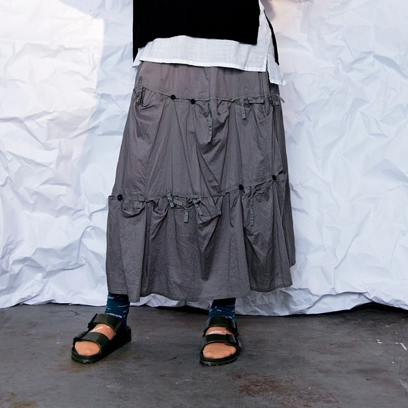 THE LIGHT_Wrinkle draping skirt with buttons and string 1枚目の画像