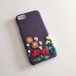 （再販）刺繍の花柄 iPhoneケース No.8 1枚目の画像