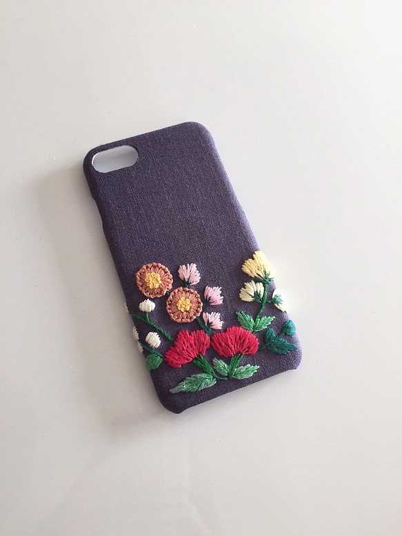 （再販）刺繍の花柄 iPhoneケース No.8 1枚目の画像