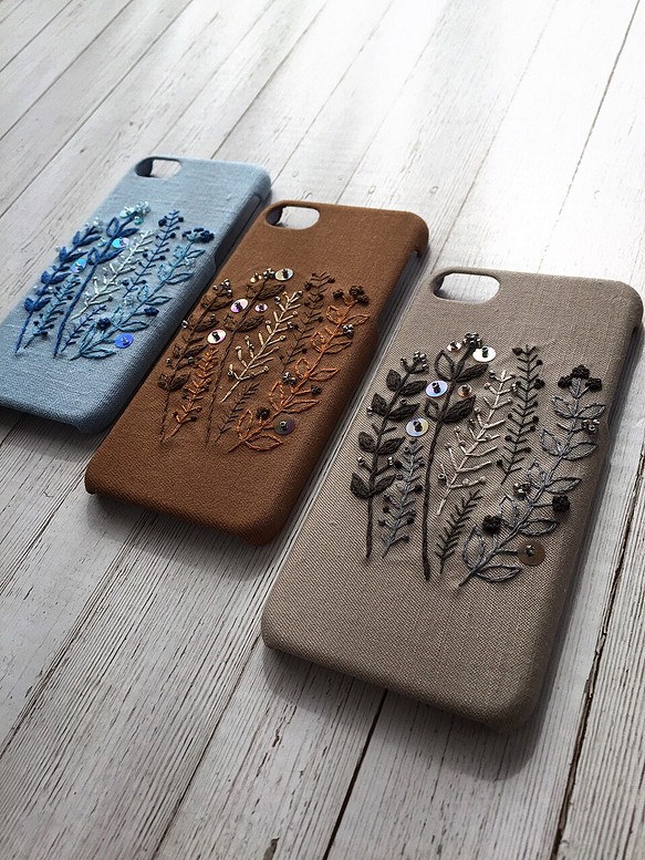 刺繍のワントーンカラーボタニカル iPhoneケース 1枚目の画像