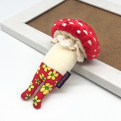 ビーチクきのこ 花柄 レッド 人形 Drop Bear 通販 Creema クリーマ ハンドメイド 手作り クラフト作品の販売サイト