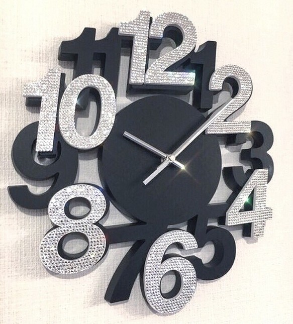 【ギフト用にも人気！】★人気No.2★スワロフスキーデコ オリジナル掛け時計(ブラック✖️ホワイト) 1枚目の画像