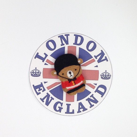 羊毛氈英倫系列胸針 - 小熊士兵  Needle Felted Brooch London Series - Bear 第1張的照片