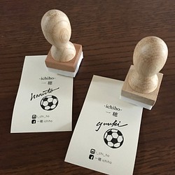 ☆プレゼントに最適・おなまえハンコ☆押しやすい持ち手付き・サッカーボール 1枚目の画像