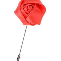 赤いバラの ピン　ブローチ　ラペルピン 1枚目の画像