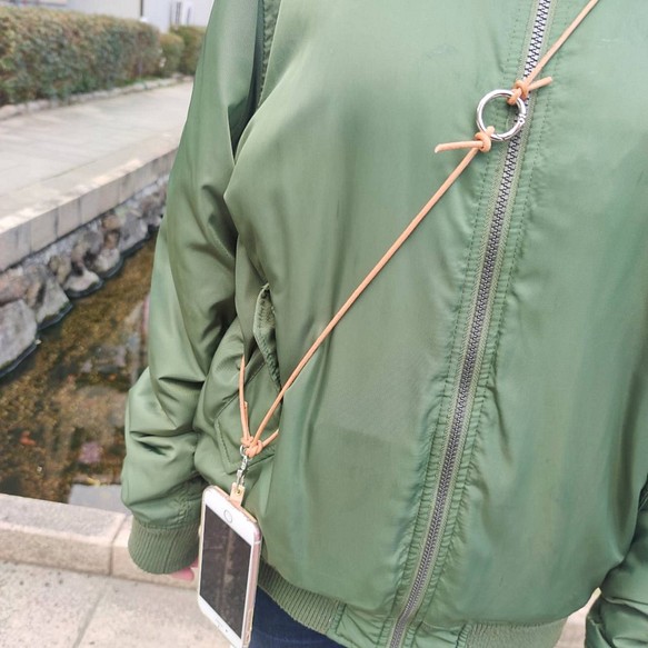 本革ヌメ革スマホストラップ　ショルダーストラップ　肩掛け　iPhone Android 1枚目の画像