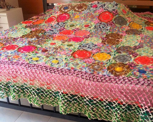 ミックス色/手編みのベッドカバー/お花モチーフのベッドカバー/ソファーカバー/かぎ針編みのベッドカバー/手編み