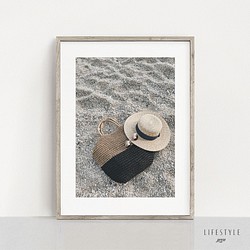 帽子とバッグとサングラス、サマービーチ 1枚目の画像