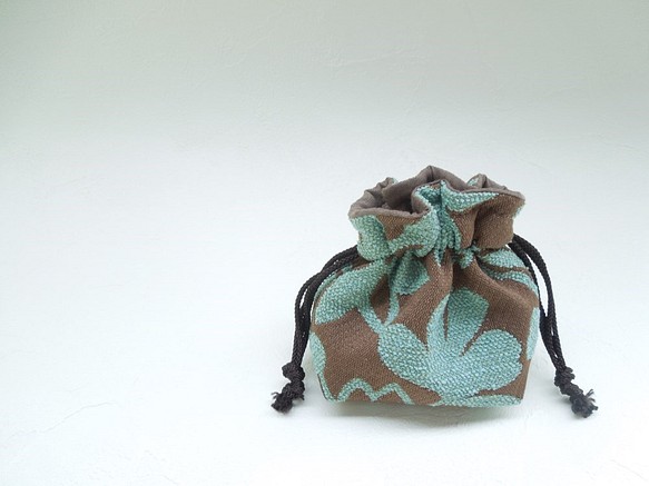 ジャガード織りのこきんちゃん・ふっくら花柄の小さい巾着ポーチ:受注製作です 1枚目の画像