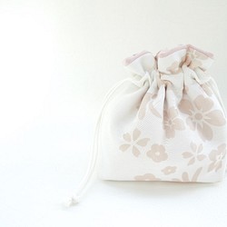サクラ咲ク☆美しい桜のレースを重ねたコロンとした巾着ポーチ：受注製作です 1枚目の画像