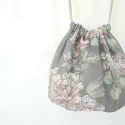 送料無料・ホンのちょっとだけ訳アリ・花柄の織り模様がクラシックな巾着バッグ 1枚目の画像