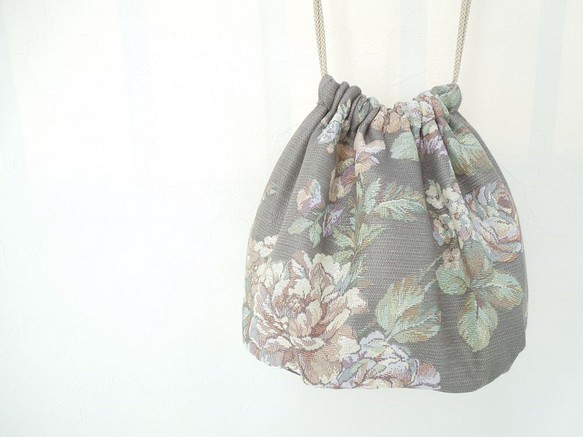 送料無料・ホンのちょっとだけ訳アリ・花柄の織り模様がクラシックな巾着バッグ 1枚目の画像