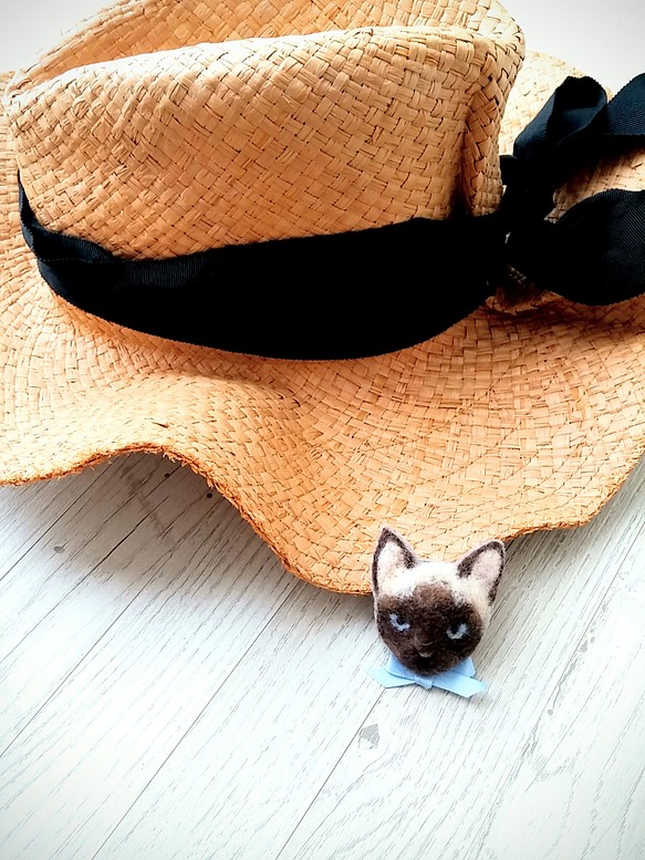 青い瞳のシャム猫ブローチ❇ 1枚目の画像