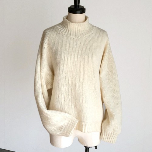 オフ白 の ゆったり 太糸編みセーター ウール 100％ ニット・セーター ...