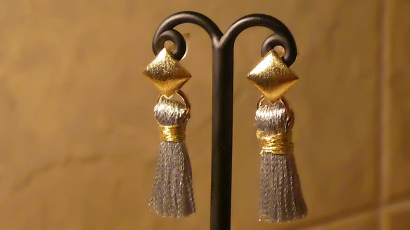 【 silver 】petit tassel  pierced earrings 1枚目の画像