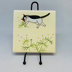 猫柄　タイル画　カモミールとハチワレ猫 1枚目の画像