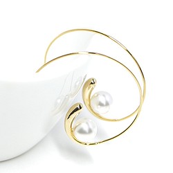 新作品[1對]曲線動人！優雅的珍珠金圈形鉤耳環 第1張的照片