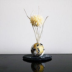 フラワーアートの一輪刺し・花瓶・花器 1枚目の画像