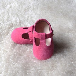 桃紅色嬰兒鞋 桃紅色T型真皮瑪莉珍嬰兒鞋 手工嬰兒鞋 彌月禮物 手作學步鞋 滿月禮物 嬰兒禮物 童鞋 第1張的照片