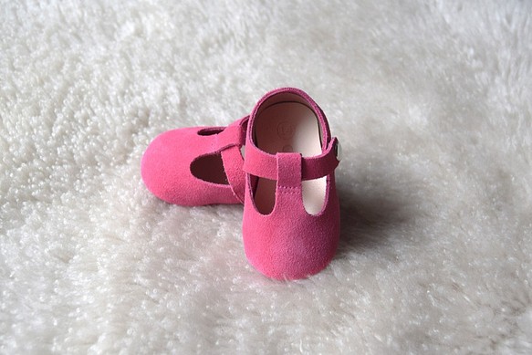 桃紅色嬰兒鞋 桃紅色T型真皮瑪莉珍嬰兒鞋 手工嬰兒鞋 彌月禮物 手作學步鞋 滿月禮物 嬰兒禮物 童鞋 第1張的照片
